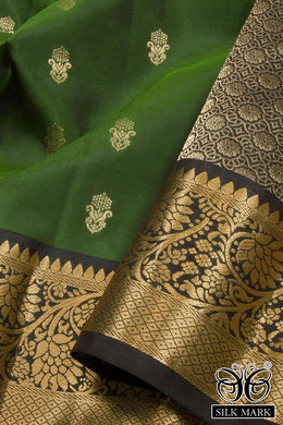 Kanjivaram Handloom Pure Silk Saree in Dark Forest Green with Zari Border and Pallu 10071871