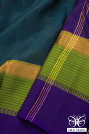 Green Kanjivaram Pure Silk Saree with Contrast Pallu 10072942