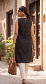 Black Handcrafted Solid Style Sleeveless Cotton Kurta 10077439