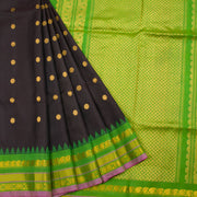 Gadwal Kuttu Weave Handloom Silk Saree in Black with Contrast Leaf Green Border and Pallu 10062950