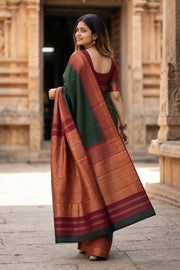 Green Ettukol Kanjivaram Silk Saree with Seepu Rekku Border 10077914
