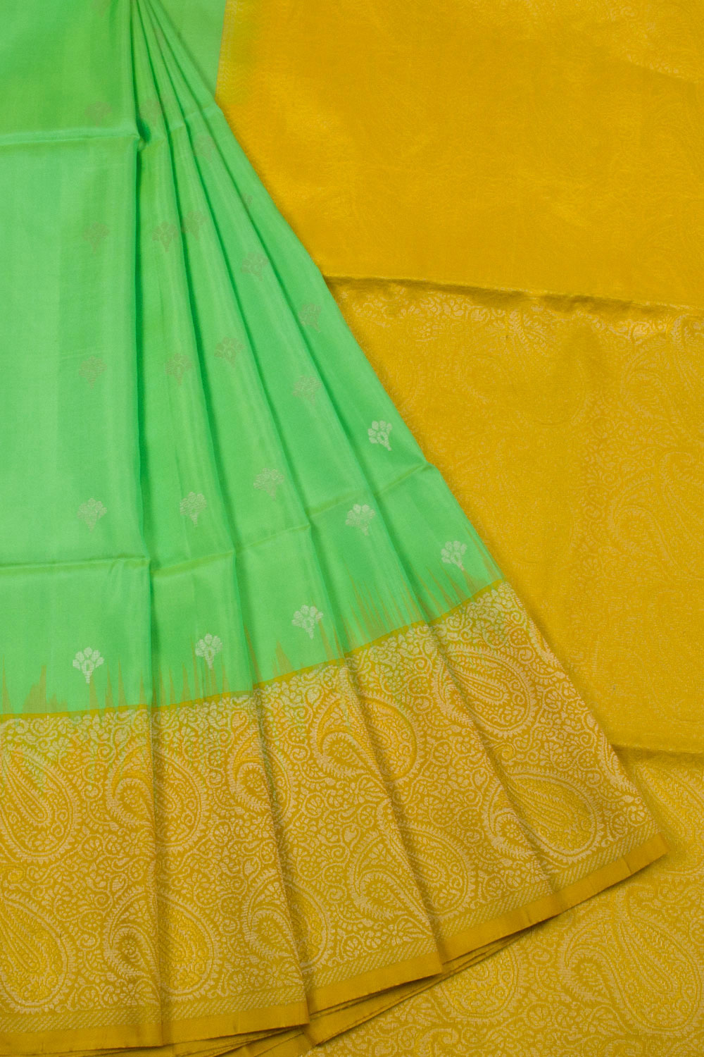 Green Handloom Kanjivaram Soft Silk Saree 10063306
