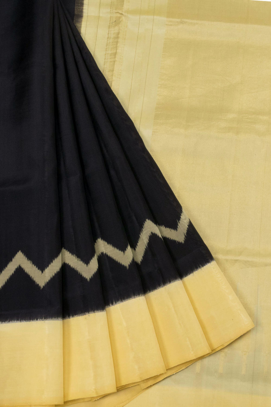 Black Handloom Pochampally Ikat Silk Saree 10063763