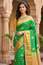 Green Kanjivaram Vegan Silk Saree with Contrast Pallu 10073891