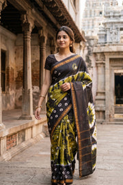 Olive Green and Black Tie-Dye Sungudi Cotton Saree 10078012