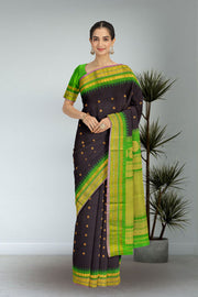 Gadwal Kuttu Weave Handloom Silk Saree in Black with Contrast Leaf Green Border and Pallu 10062950