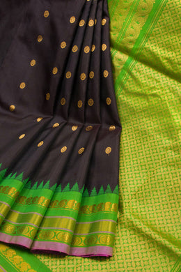 Gadwal Kuttu Weave Handloom Silk Saree in Black with Contrast Leaf Green Border and Pallu 10062950
