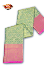 Green Kanjivaram Pure Silk Saree with Contrast Pallu 10074796