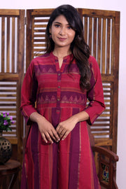 Maroon Handcrafted Cotton Kurta with Embroidered Accents 10062665