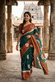 Teal Green and Rust Brown Checked Tie-Dye Sungudi Cotton Saree 10078010