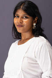 White Chikankari Embroidery Cotton Kurta 10074389