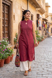 Maroon Handcrafted Solid Style Sleeveless Oxford Cotton Kurta 10077444