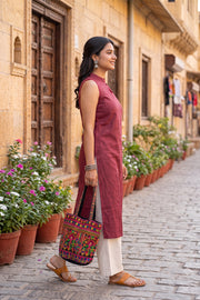 Maroon Handcrafted Solid Style Sleeveless Oxford Cotton Kurta 10077444