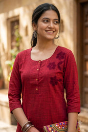 Red Handcrafted Solid Style Embroidered Cotton Kurta 10077412