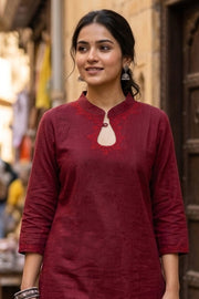 Maroon Handcrafted Solid Style Embroidered Cotton Kurta 10077415