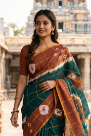 Teal Green and Rust Brown Checked Tie-Dye Sungudi Cotton Saree 10078010