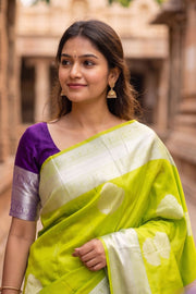 Green Handloom Kanjivaram Vegan Silk Saree with Contrast Pallu 10073866