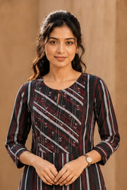 Black Hand Embroidered Cotton Kurta 10077632