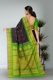 Gadwal Kuttu Weave Handloom Silk Saree in Black with Contrast Leaf Green Border and Pallu 10062950