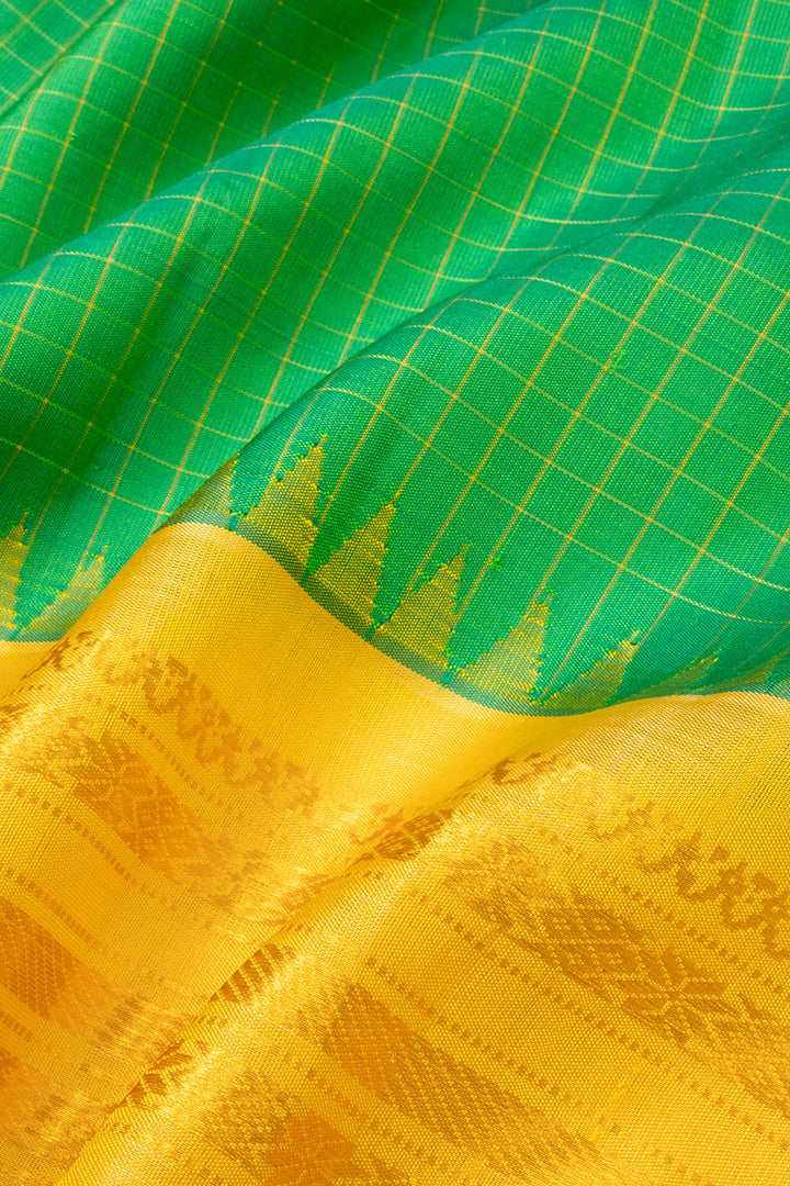 Green Handloom Gadwal Kuttu Silk Saree - Avishya