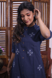 Blue Hand Embroidered Cotton Kurta 10062697