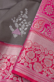 Grey Kanjivaram Vegan Silk Saree with Contrast Pallu 10073857