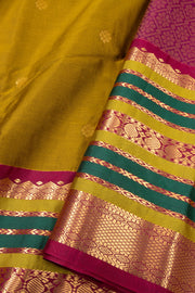 Green Kanjivaram Vegan Silk Saree with Contrast Pallu 10073872