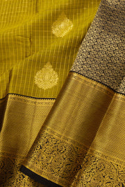 Green Kanjivaram Pure Silk Saree with Contrast Pallu 10074828