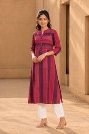 Maroon Handcrafted Cotton Kurta with Embroidered Accents 10077638