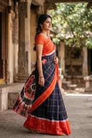 Orange and Navy Blue Checked Tie-Dye Sungudi Cotton Saree 10078009