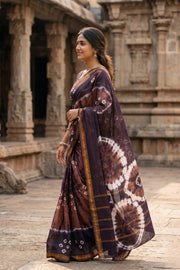 Brown and Dark Purple Tie-Dye Sungudi Cotton Saree 10078016