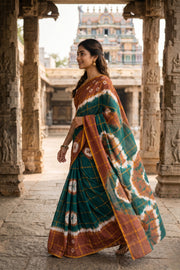Teal Green and Rust Brown Checked Tie-Dye Sungudi Cotton Saree 10078010