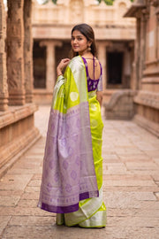 Green Handloom Kanjivaram Vegan Silk Saree with Contrast Pallu 10073866