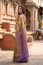 Green Kanjivaram Vegan Silk Saree with Contrast Pallu 10073890