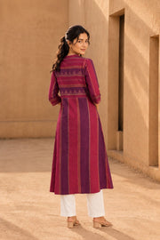 Maroon Handcrafted Cotton Kurta with Embroidered Accents 10077638