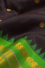 Gadwal Kuttu Weave Handloom Silk Saree in Black with Contrast Leaf Green Border and Pallu 10062950