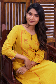 Yellow Hand Embroidered Cotton Kurta 10062657