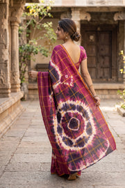 Magenta Pink and Blue Checked Tie-Dye Sungudi Cotton Saree 10078007