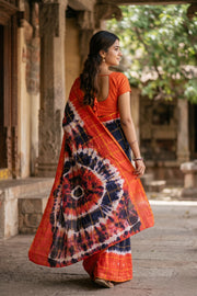 Orange and Navy Blue Checked Tie-Dye Sungudi Cotton Saree 10078009