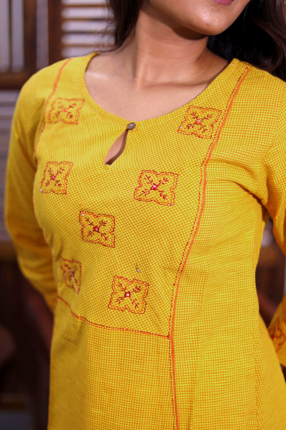 Yellow Hand Embroidered Cotton Kurta 10062657