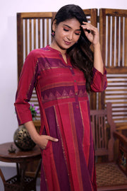 Maroon Handcrafted Cotton Kurta with Embroidered Accents 10062665
