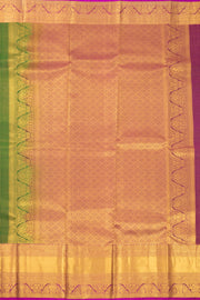 Green Kanjivaram Pure Silk Saree with Contrast Pallu 10074831