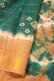 Peacock Green Handcrafted Sungudi Cotton Saree 10077107