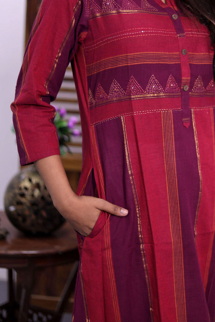 Maroon Handcrafted Cotton Kurta with Embroidered Accents 10062665
