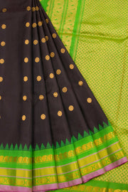 Gadwal Kuttu Weave Handloom Silk Saree in Black with Contrast Leaf Green Border and Pallu 10062950