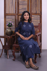 Blue Hand Embroidered Cotton Kurta 10062697