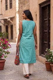 Blue Handcrafted Solid Style Oxford Sleeveless Cotton Kurta 10077451