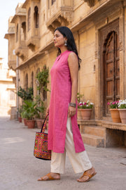 Pink Handcrafted Solid Style Oxford Sleeveless Cotton Kurta 10077445