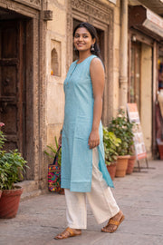 Blue Handcrafted Solid Style Oxford Sleeveless Cotton Kurta 10077458