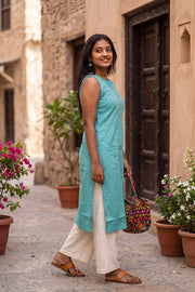 Blue Handcrafted Solid Style Oxford Sleeveless Cotton Kurta 10077451